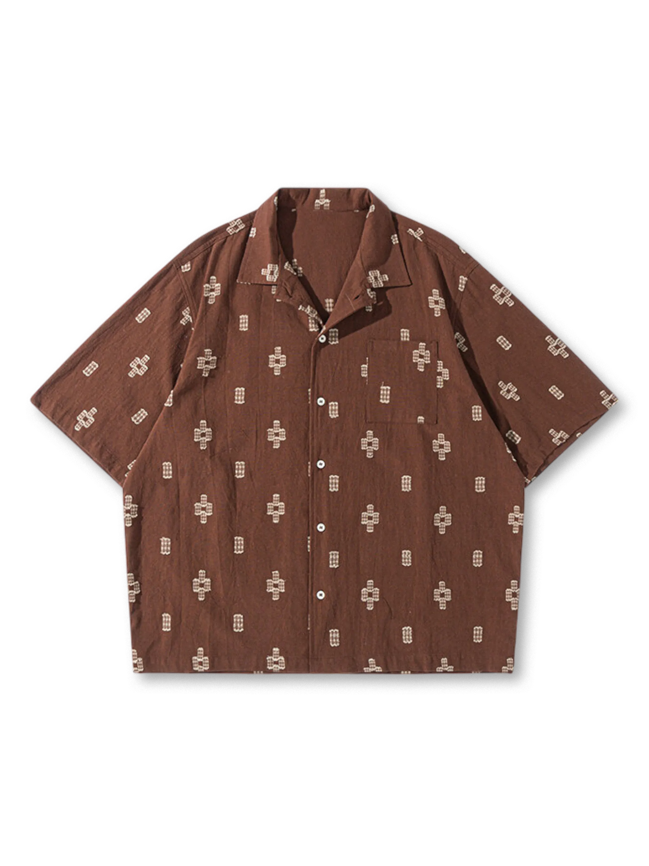 ブラックカラーのオープンカラーシャツに胸元と背面のクロス刺繍が際立つ前後全体像