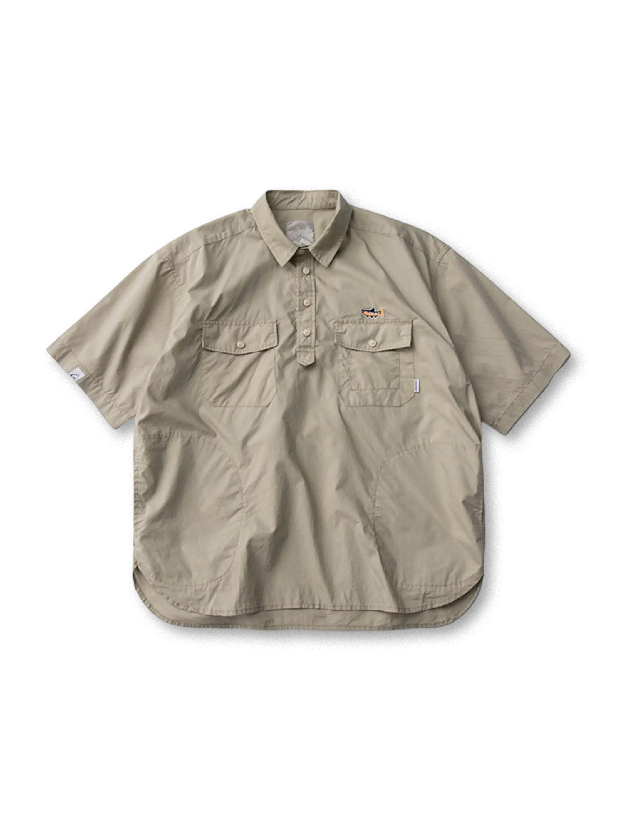 ベージュ、ブラウン、ネイビーの刺繍フィッシングショートスリーブシャツ3色展開