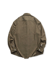 ストライプルーズシャツ、ボタンダウンネック&チェストポケット付き。