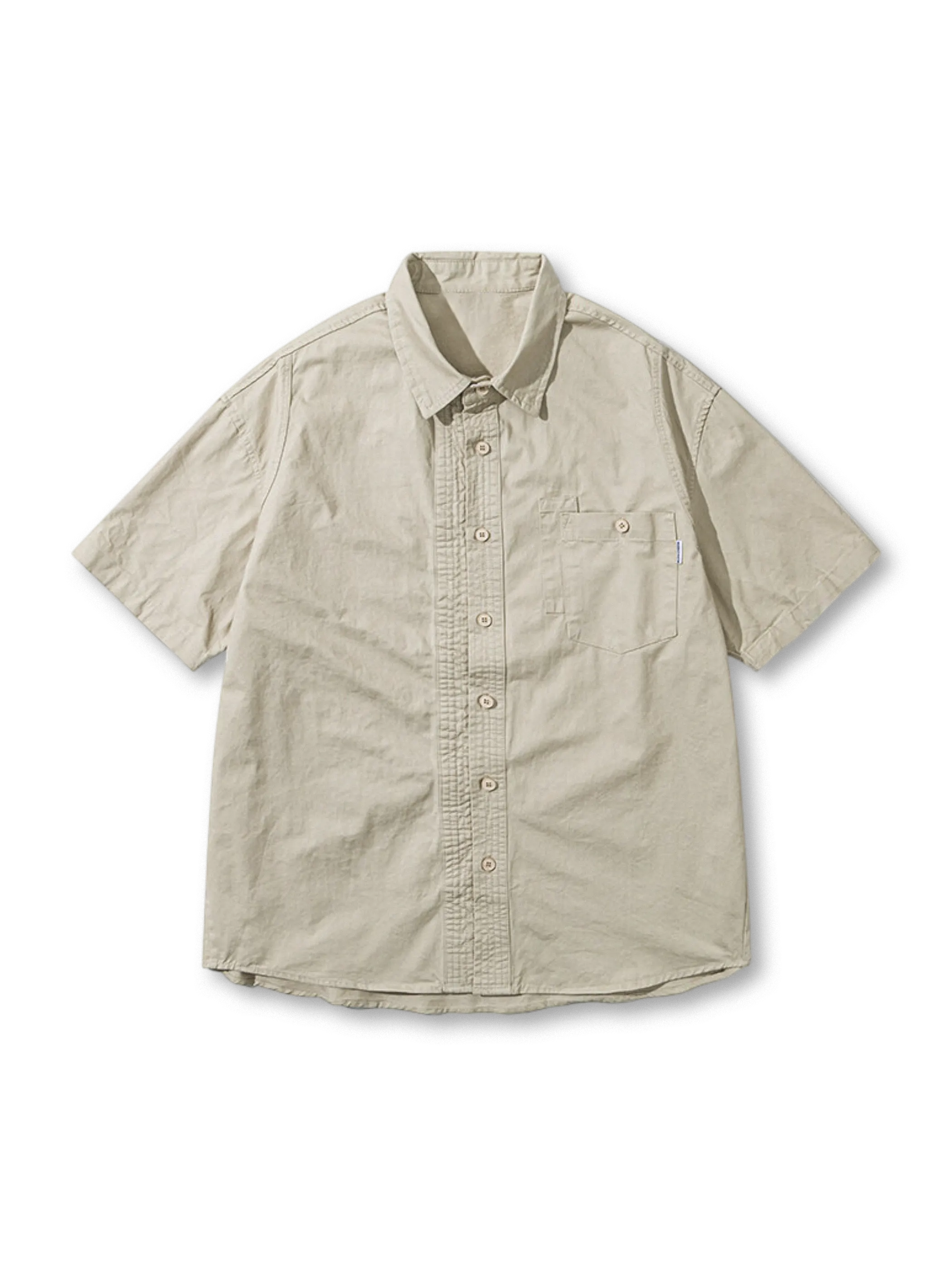 オリーブグリーンの圧線入り半袖シャツ