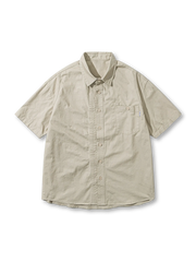 オリーブグリーンの圧線入り半袖シャツ