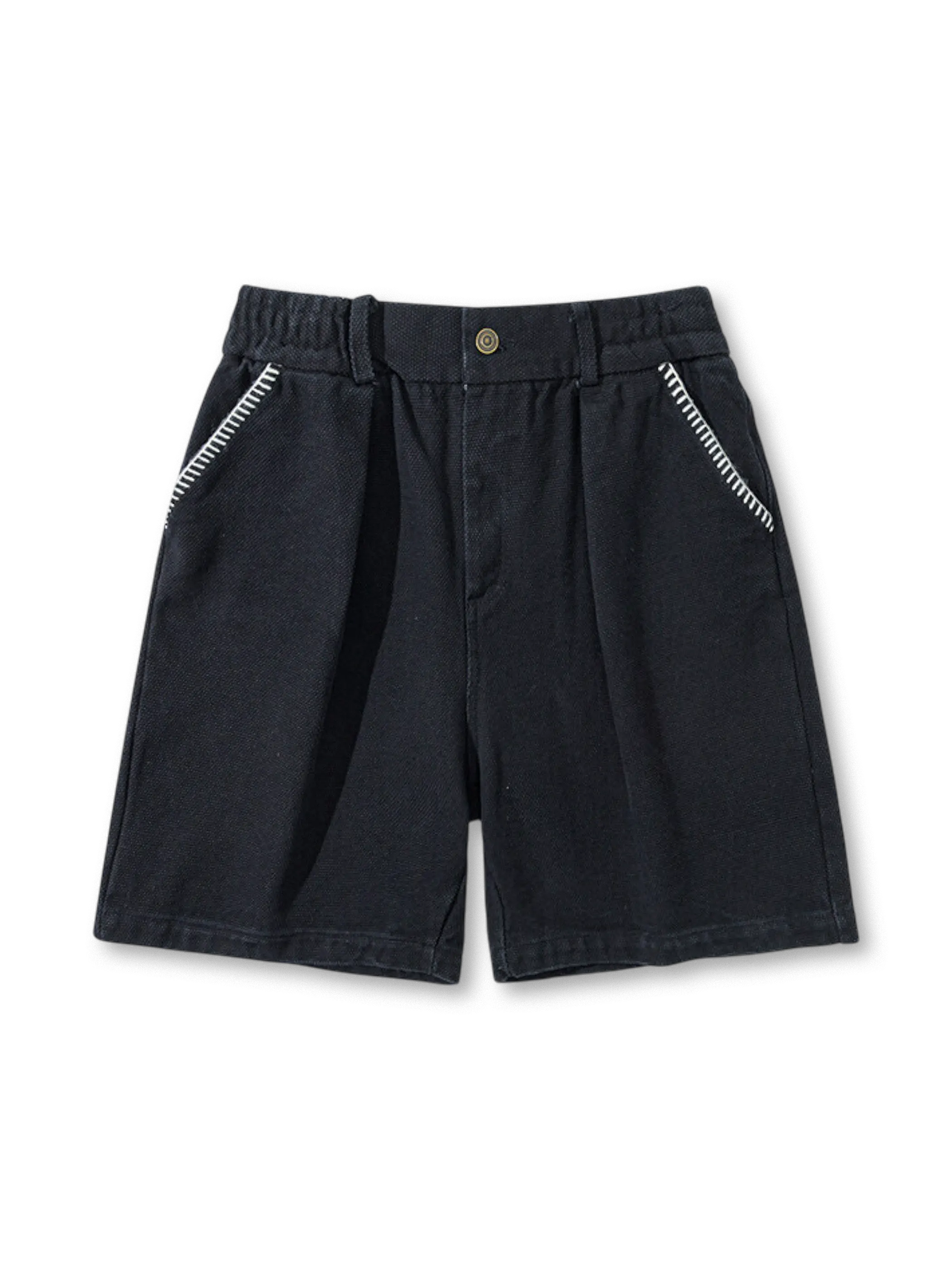 ブラックコットンショートパンツ、ポケット口にホワイトジグザグ刺繍入りのゆったりシルエット。