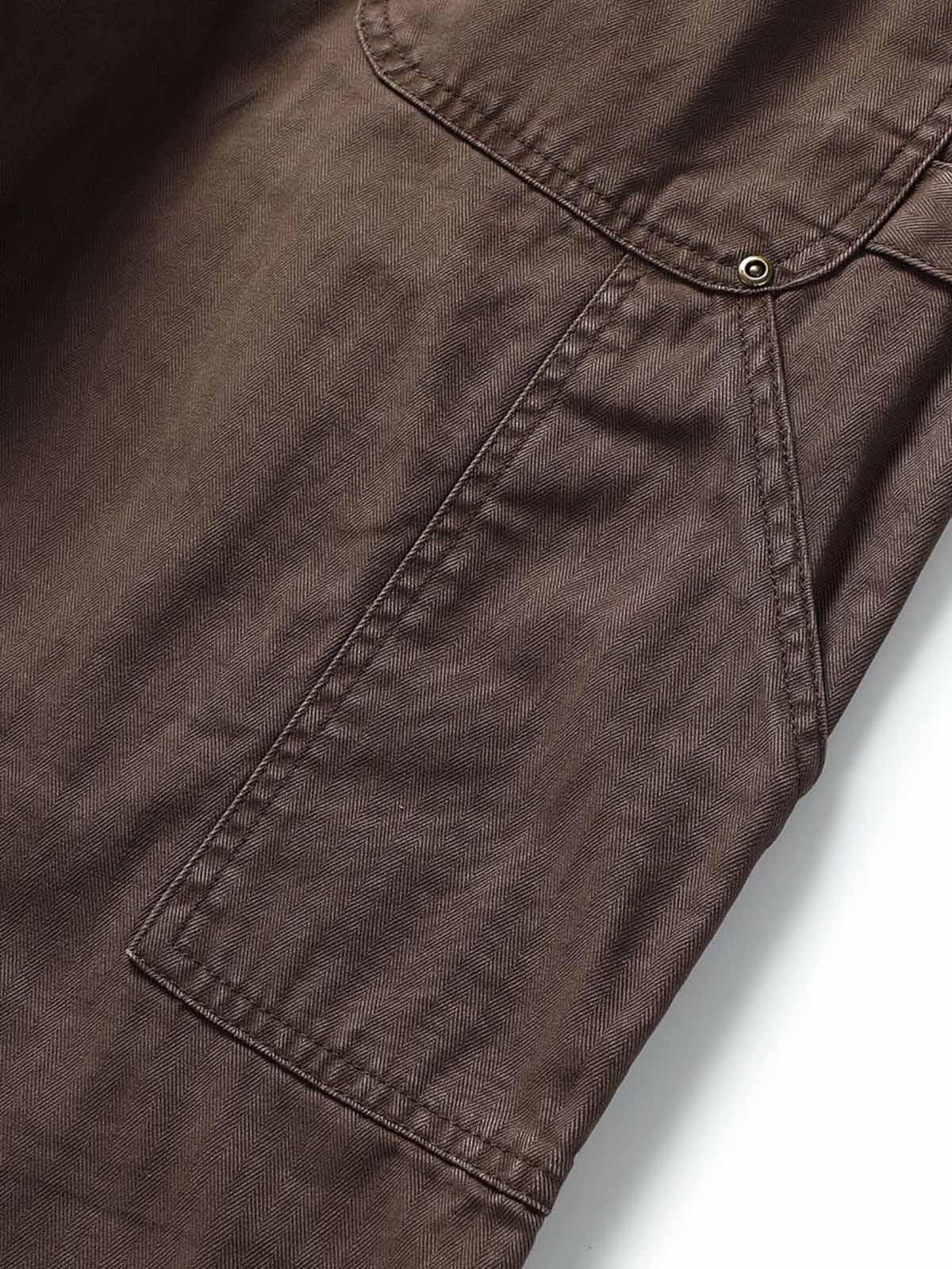 補強パッチとポケットディテールの特写