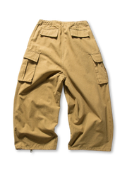 ベージュのワイドカーゴパンツ全体像