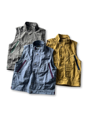 色落ち加工のワークベスト、配色ポケット付き