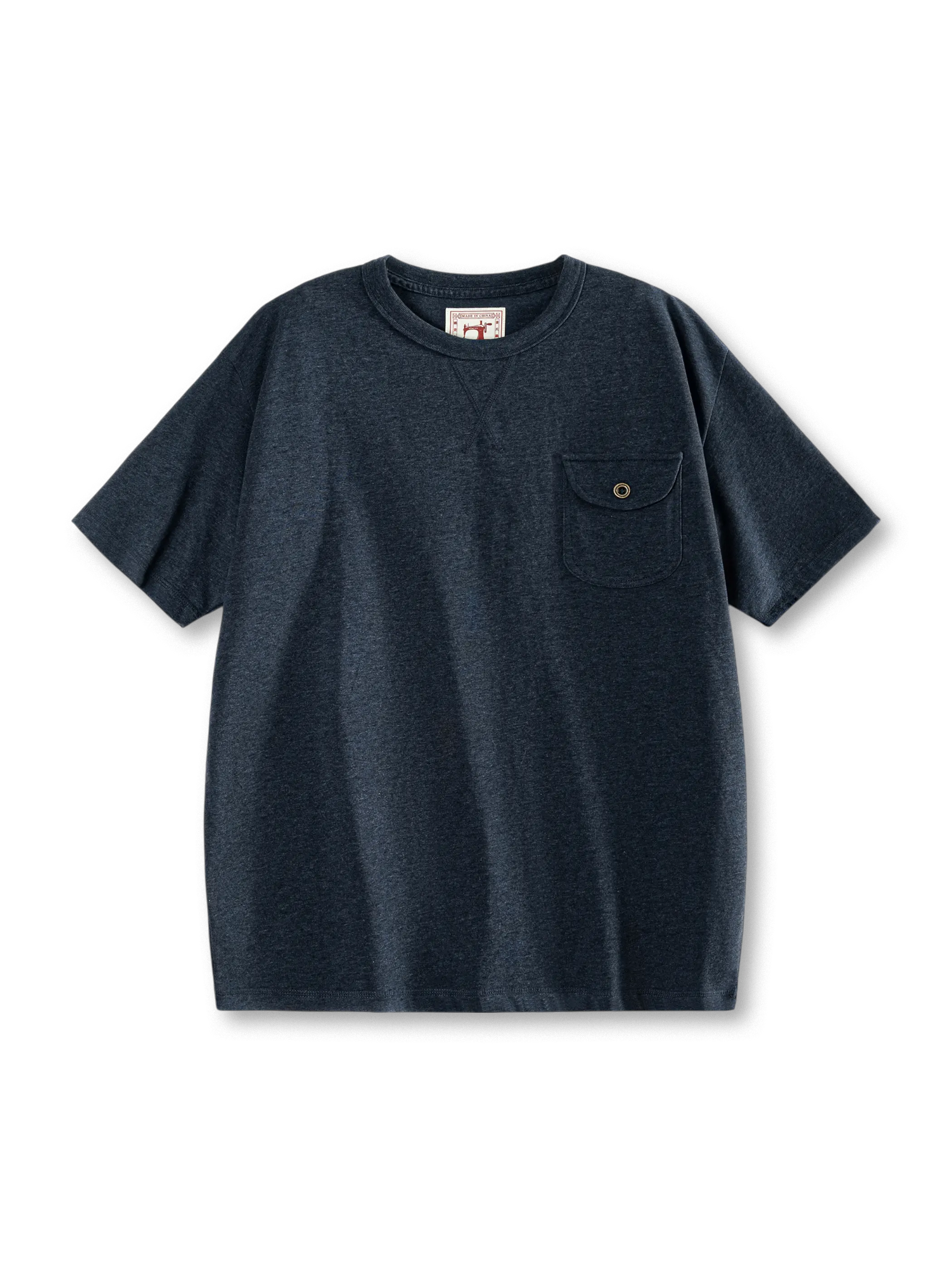 花色糸特有のムラ感が楽しめるヘビーウェイトTシャツ、フロントポケットに牛角ボタンが付いている