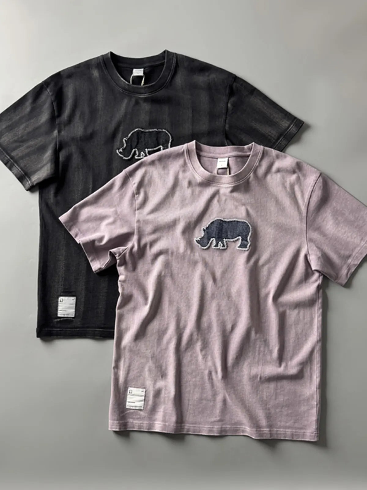 パッチ刺繍入りガーメントダイTシャツ