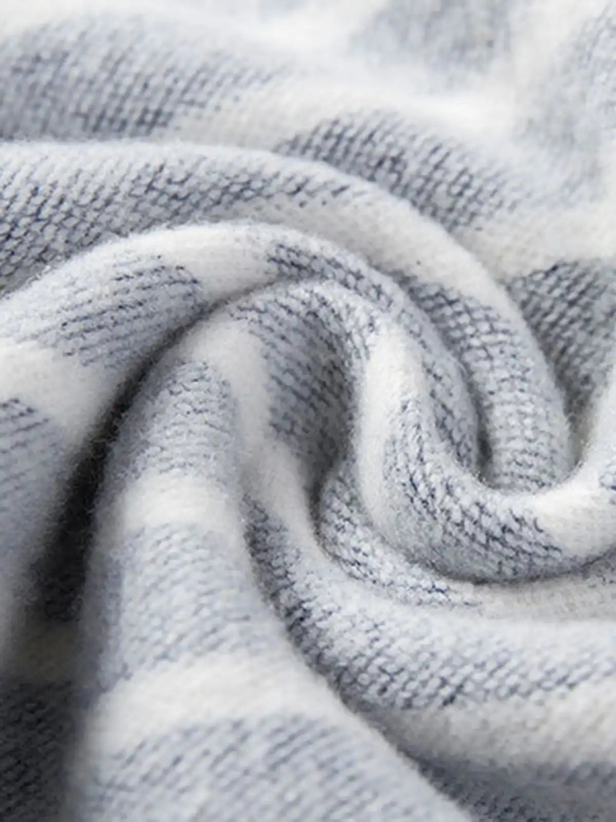 ネイビーボーダー柄のフーディ、胸元ワッペン付き