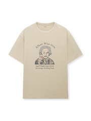 1950年代風広告イラスト風のAlbert Wine-Steinプリントが特徴のゆったりシルエットのワインカラーTシャツ。ビンテージ風の色落ちとヒビ割れが魅力。