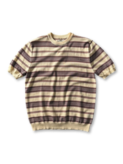 4色展開のヴィンテージストライプTシャツ、太めのボーダー柄とリブ仕上げが見える
詳細画像: ニット素材のライセル生地、クルーネックと袖リブの縫製ディテールがわかるクローズアップ