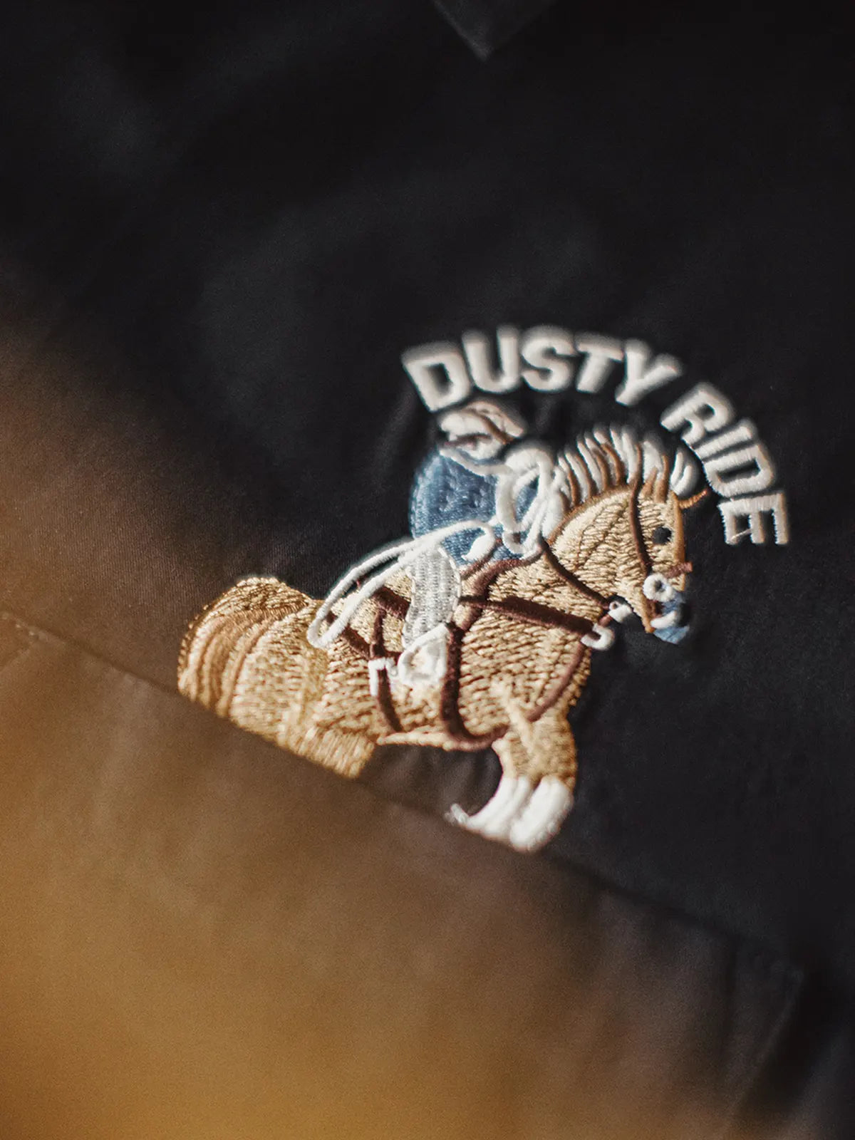 ブラックのウエスタン刺繍オーバーサイズオープンカラーシャツ正面全体