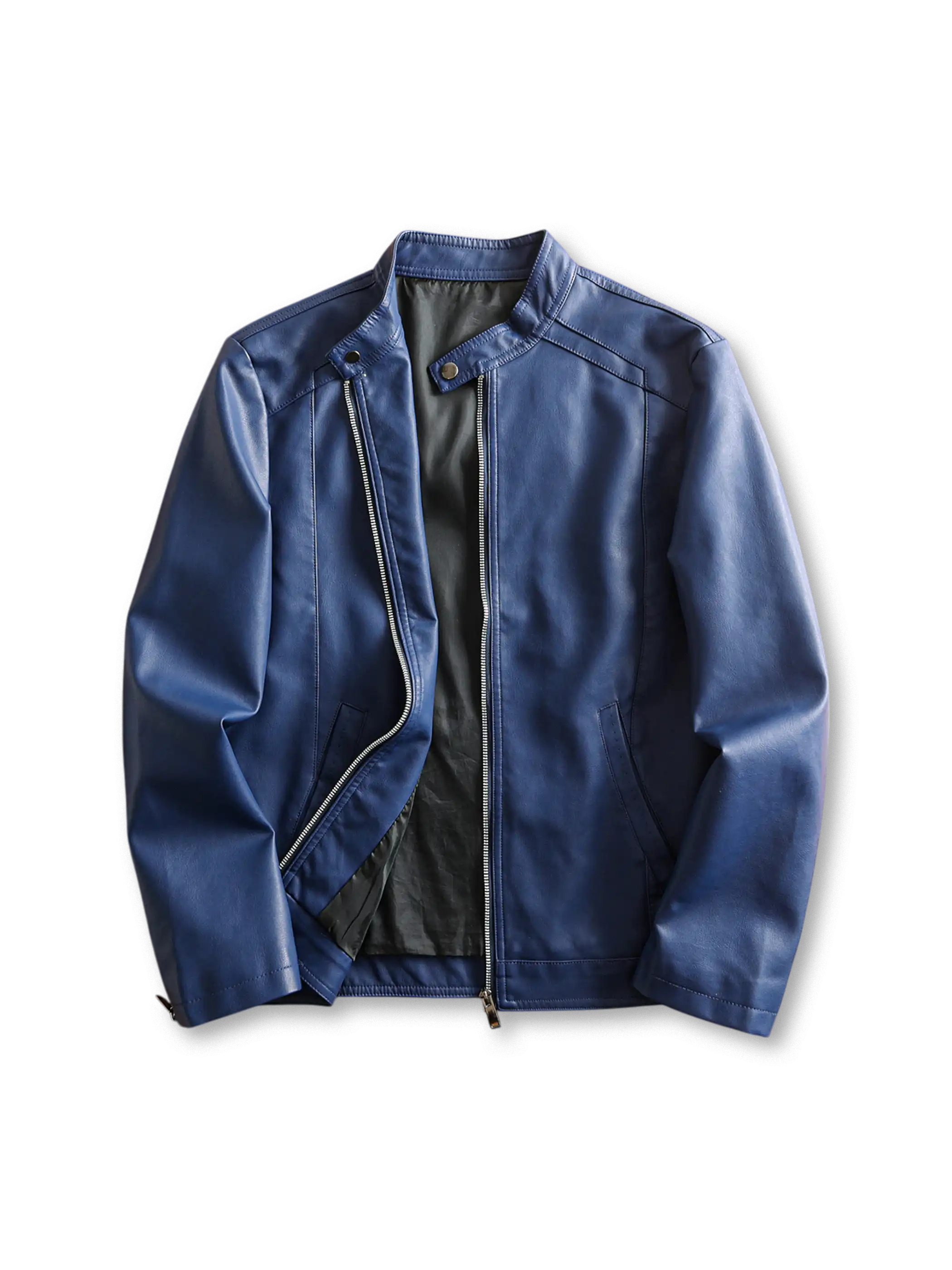 ショート丈のPUレザージャケット、立ち襟とジッパーが特徴的なフロントデザイン