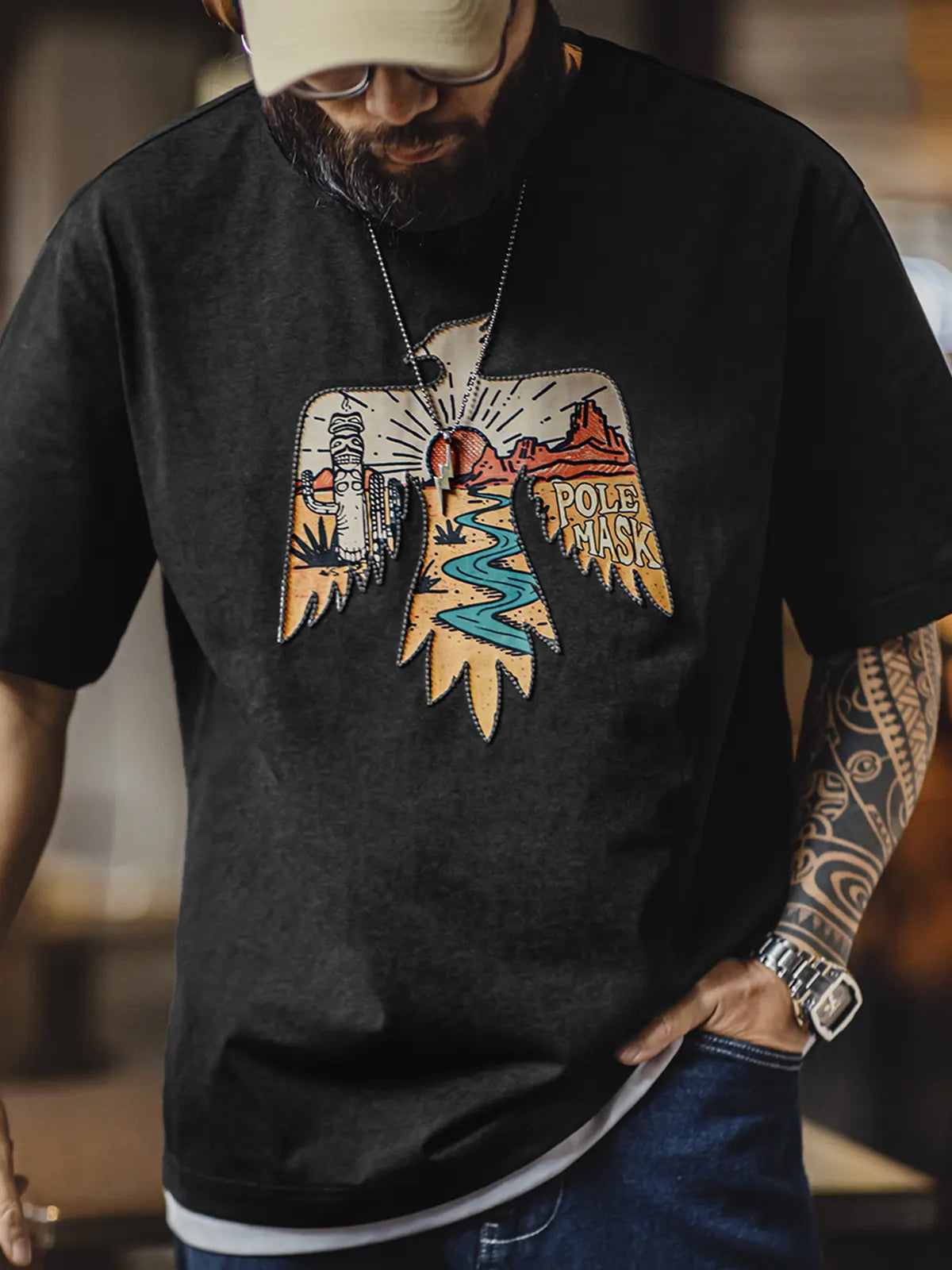 黒のコットンTシャツに刺繍とモニュメントバレー風プリントで雷鳥モチーフを大きくあしらったデザイン