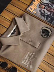 インディアン刺繍が施されたジェロニモ・ポロシャツの正面画像。左胸には酋長の刺繍がデザインされています。