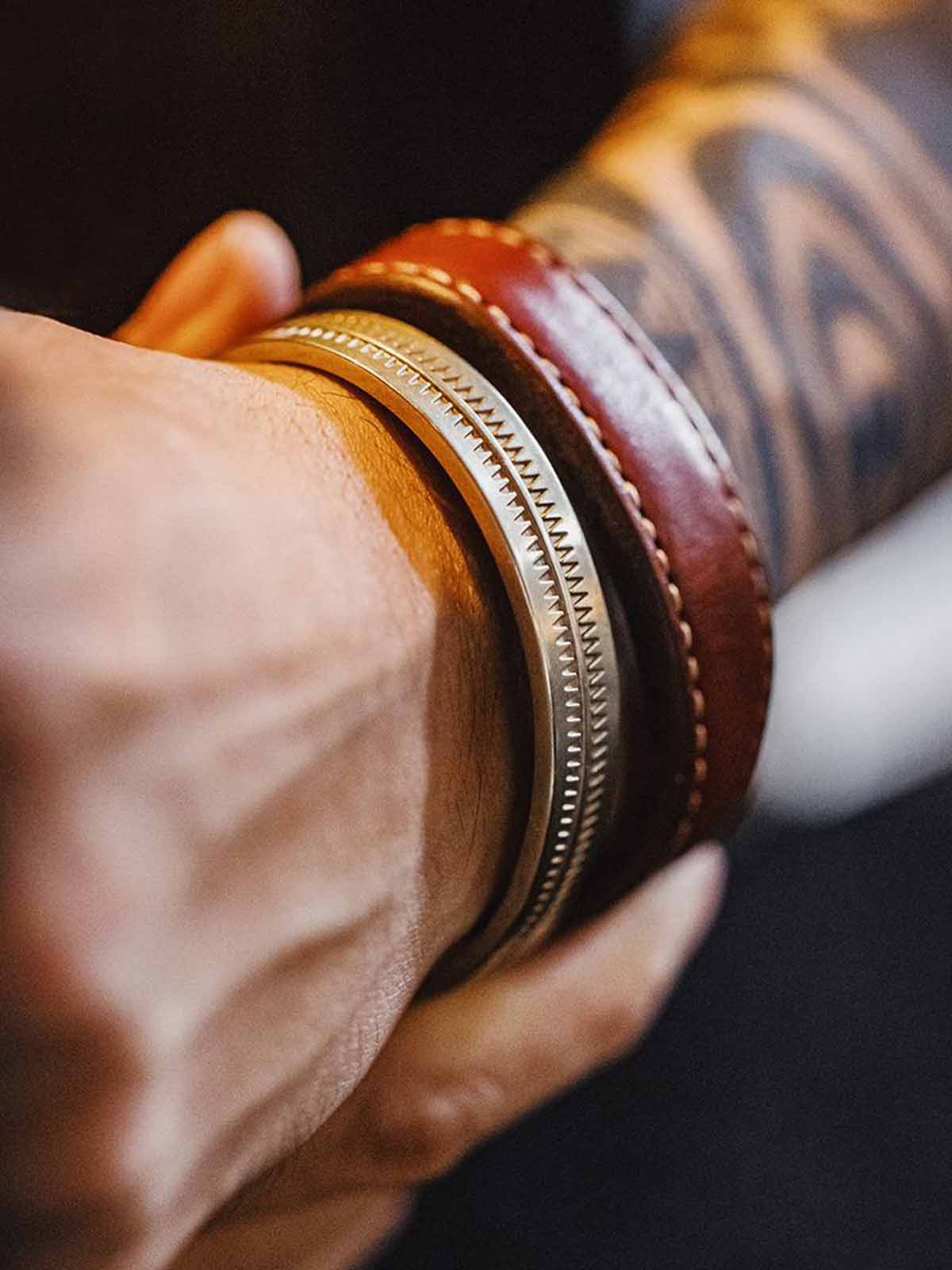 ナバホトーテム 半環式ホワイトブラスレット