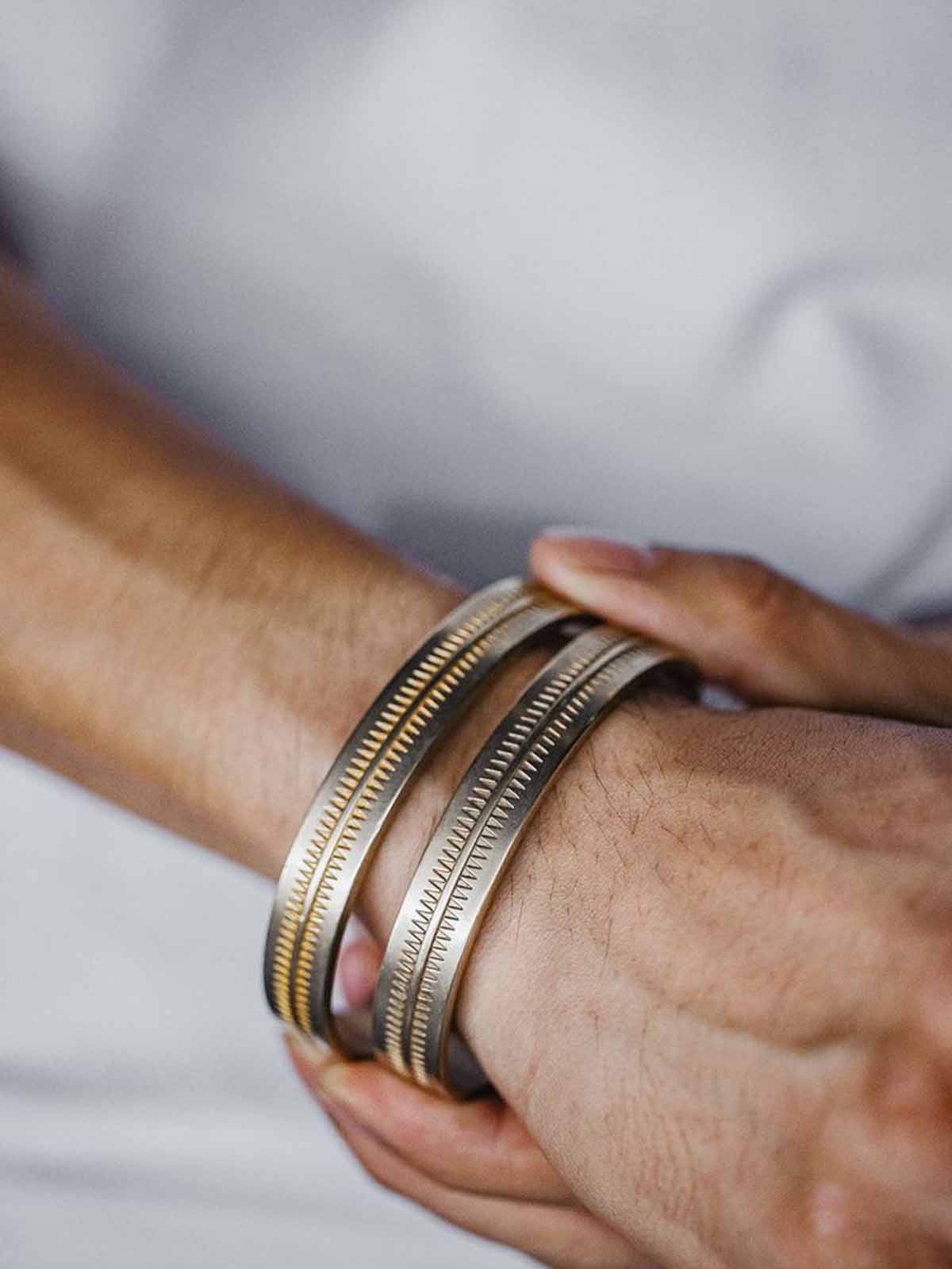 ナバホトーテム 半環式ホワイトブラスレット