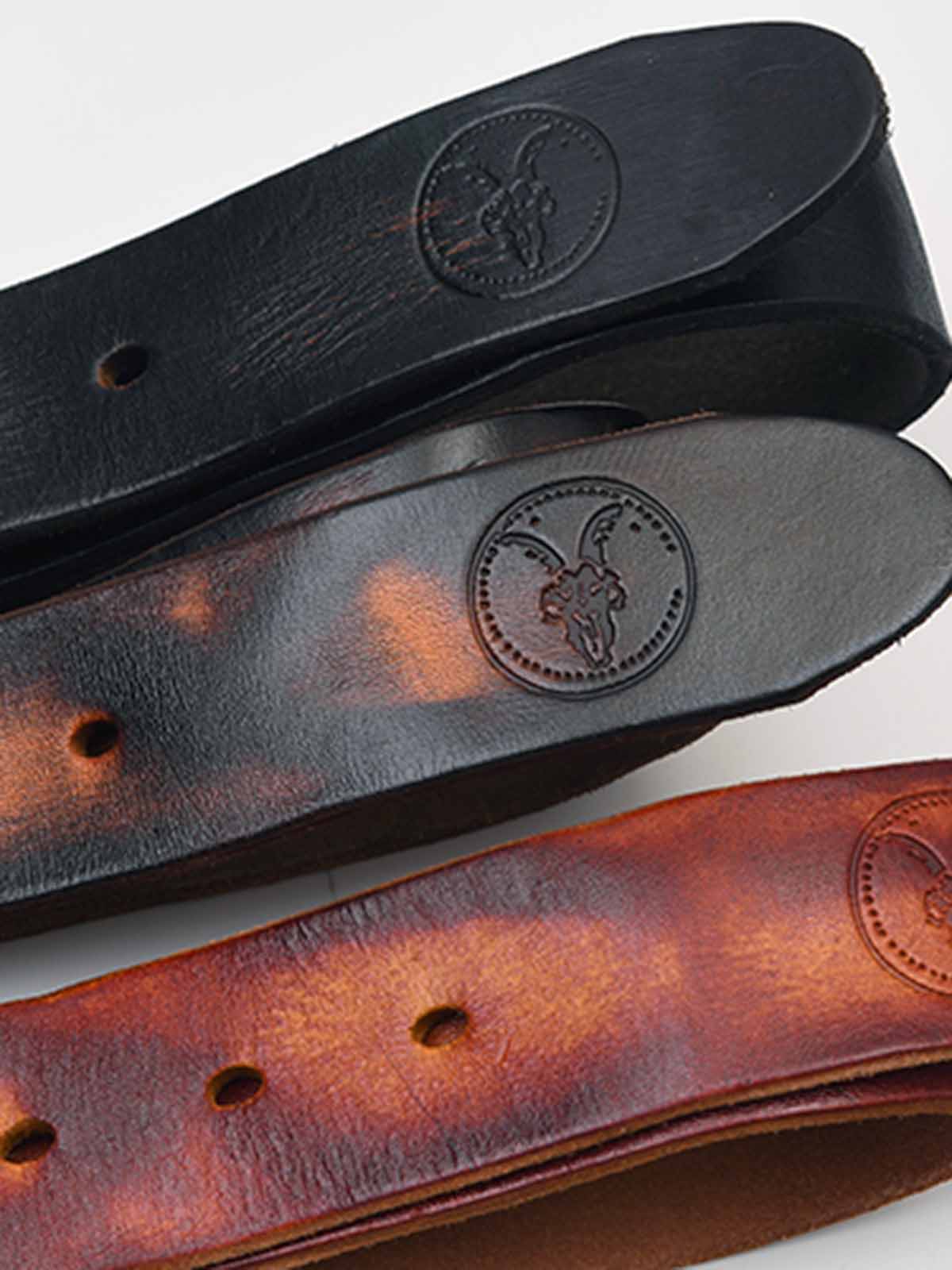 スナップバックルとウォッシュ加工ディテールの特写