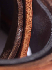 スナップバックルとウォッシュ加工ディテールの特写