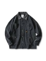 多数のポケットが配置されたワークジャケット