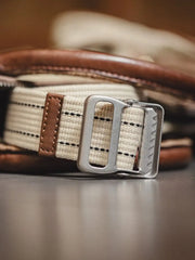 ネイビー×ホワイトのストライプ編み込みベルト、ブラウンレザー付き先端