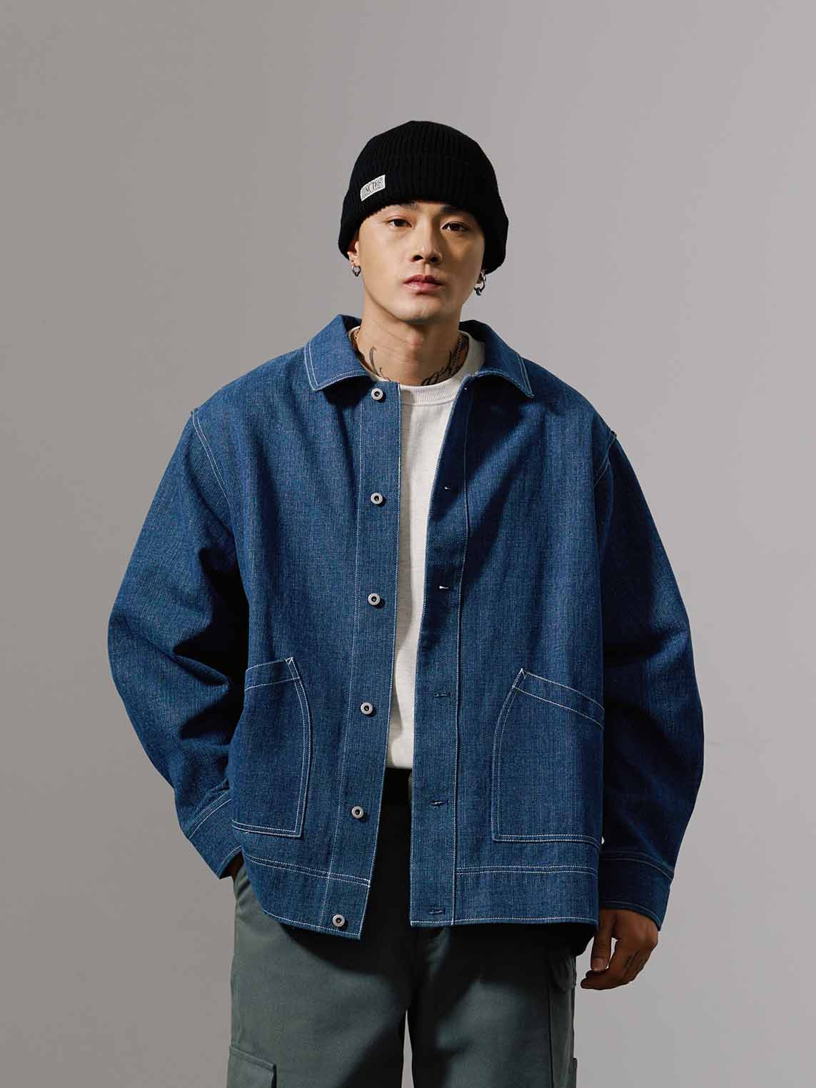 モデルが着用する1920年代ヴィンテージ工装デニムシャツジャケットのスタイリング