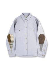 水滴型パッチワークが施されたオックスフォードシャツ全体像。肘部分のパネルが特徴的