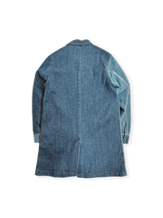 深浅ブルーのデニム生地を用いたヴィンテージパッチワークデニムコート全体外観.