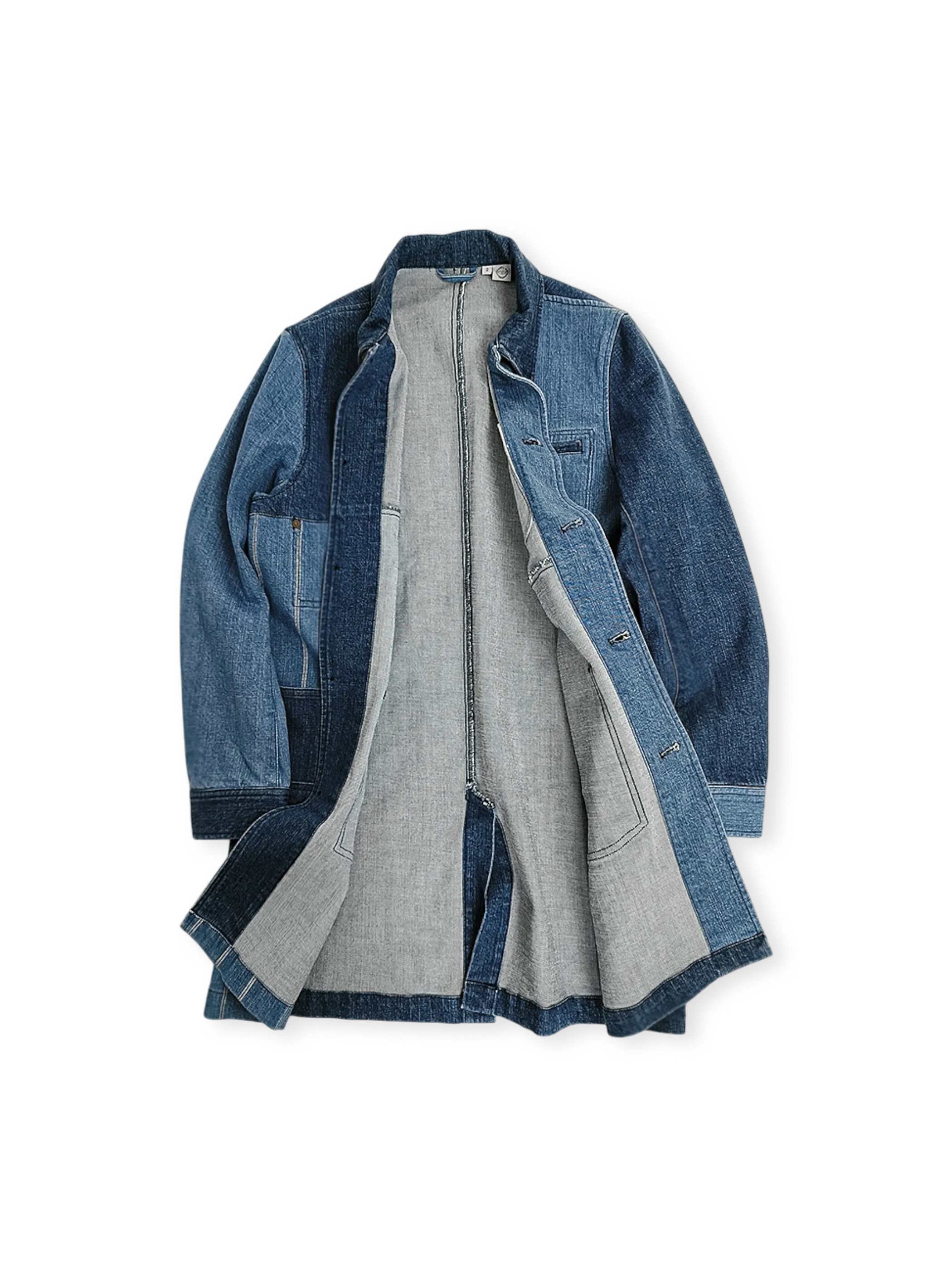 深浅ブルーのデニム生地を用いたヴィンテージパッチワークデニムコート全体外観.