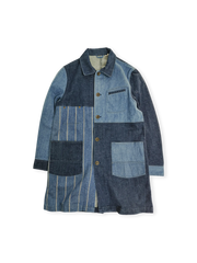 深浅ブルーのデニム生地を用いたヴィンテージパッチワークデニムコート全体外観.