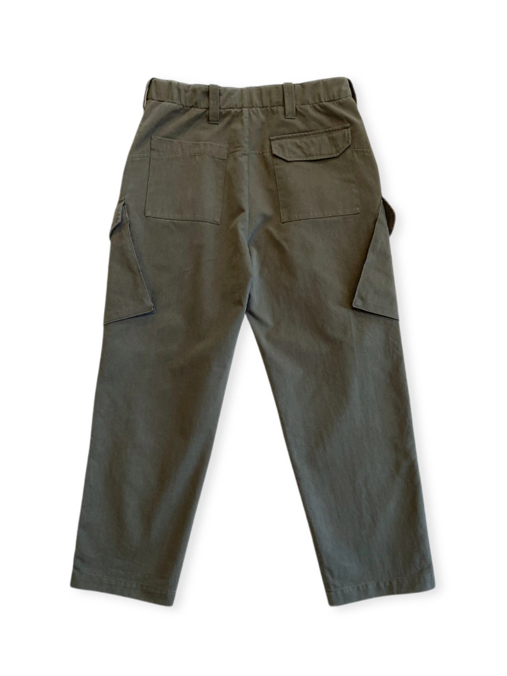 ロイヤルネイビーコンバットカーゴパンツ全体外観、ストーンウォッシュ加工、大型斜めポケット。