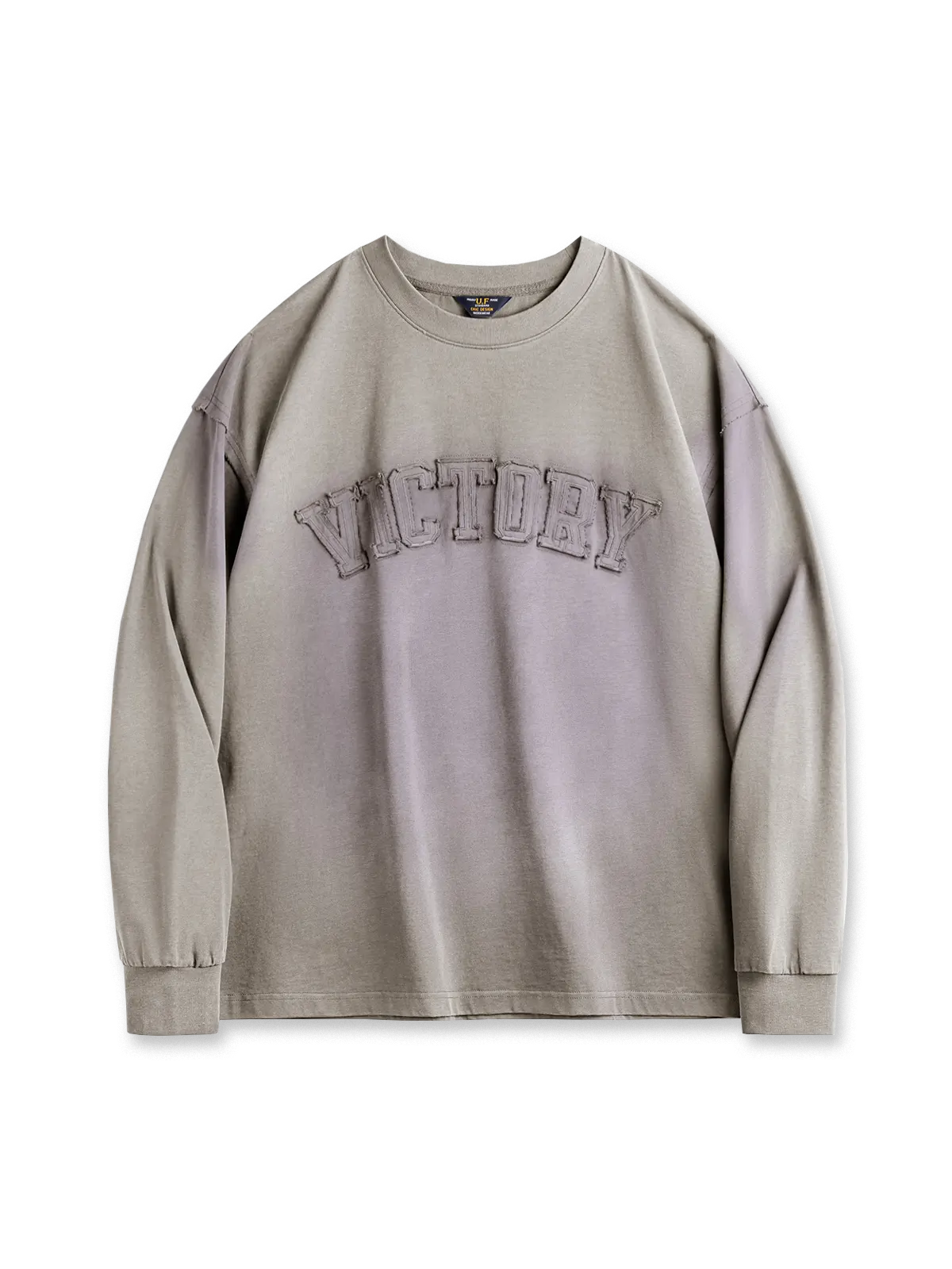 グラデーションウォッシュ加工とレターアップリケが映えるスウェット全体図