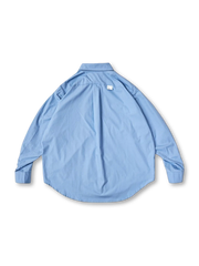 胸元と袖部に複数のポケットが付いたワークシャツ、ルーズシルエットが特徴