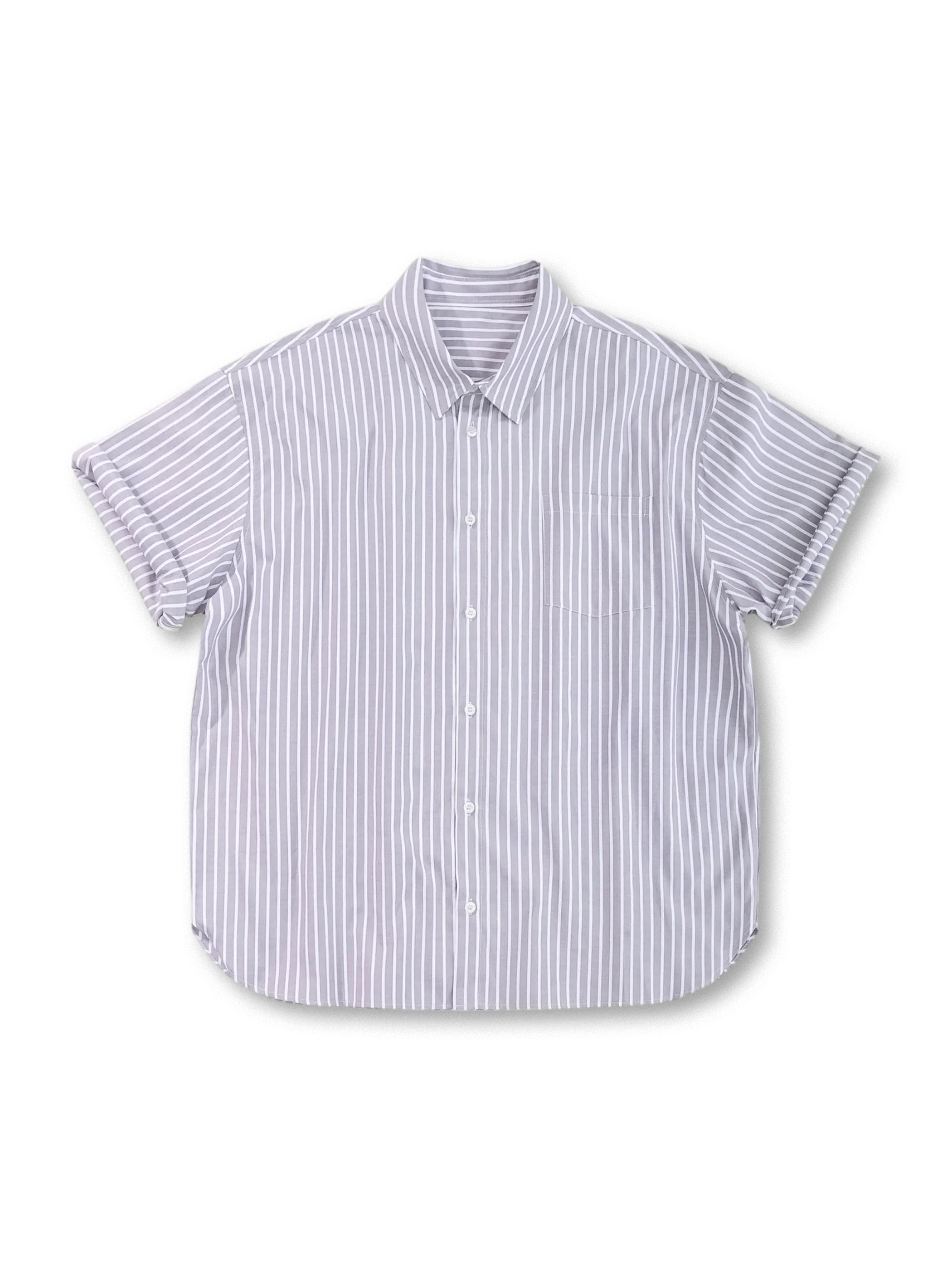 前面全体のクリーンフィットストライプオーバーシャツ