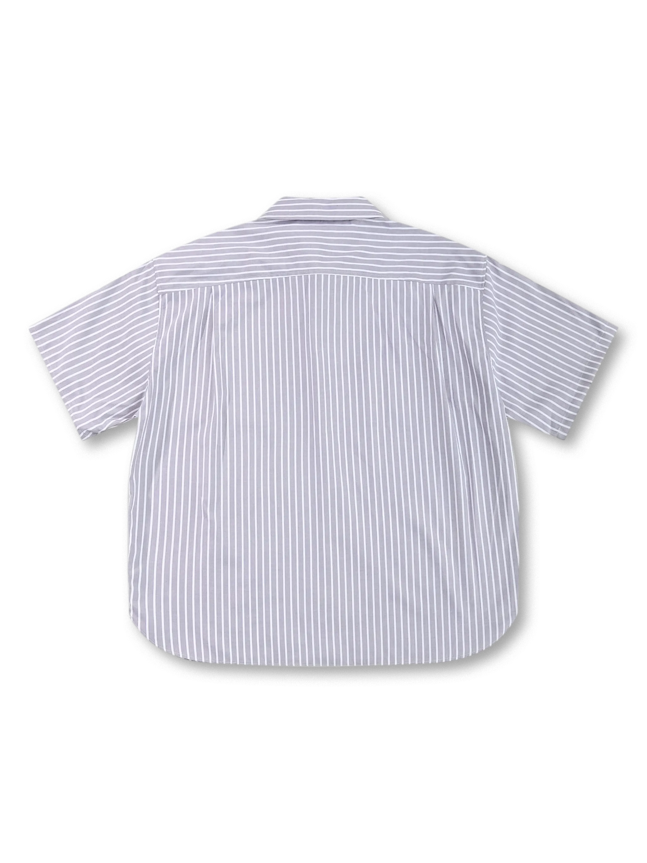 前面全体のクリーンフィットストライプオーバーシャツ