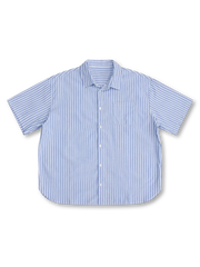 前面全体のクリーンフィットストライプオーバーシャツ