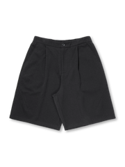 シンプルな無地のエアーコットンショーツ、前面に斜めポケットとバックポケットが確認できる