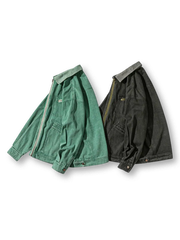 グリーンカラーの襟とボディにやや褪せ感があるワークジャケット