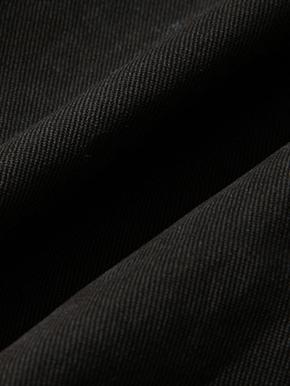 袖口のチェックパイピングや襟部分のクローズアップ