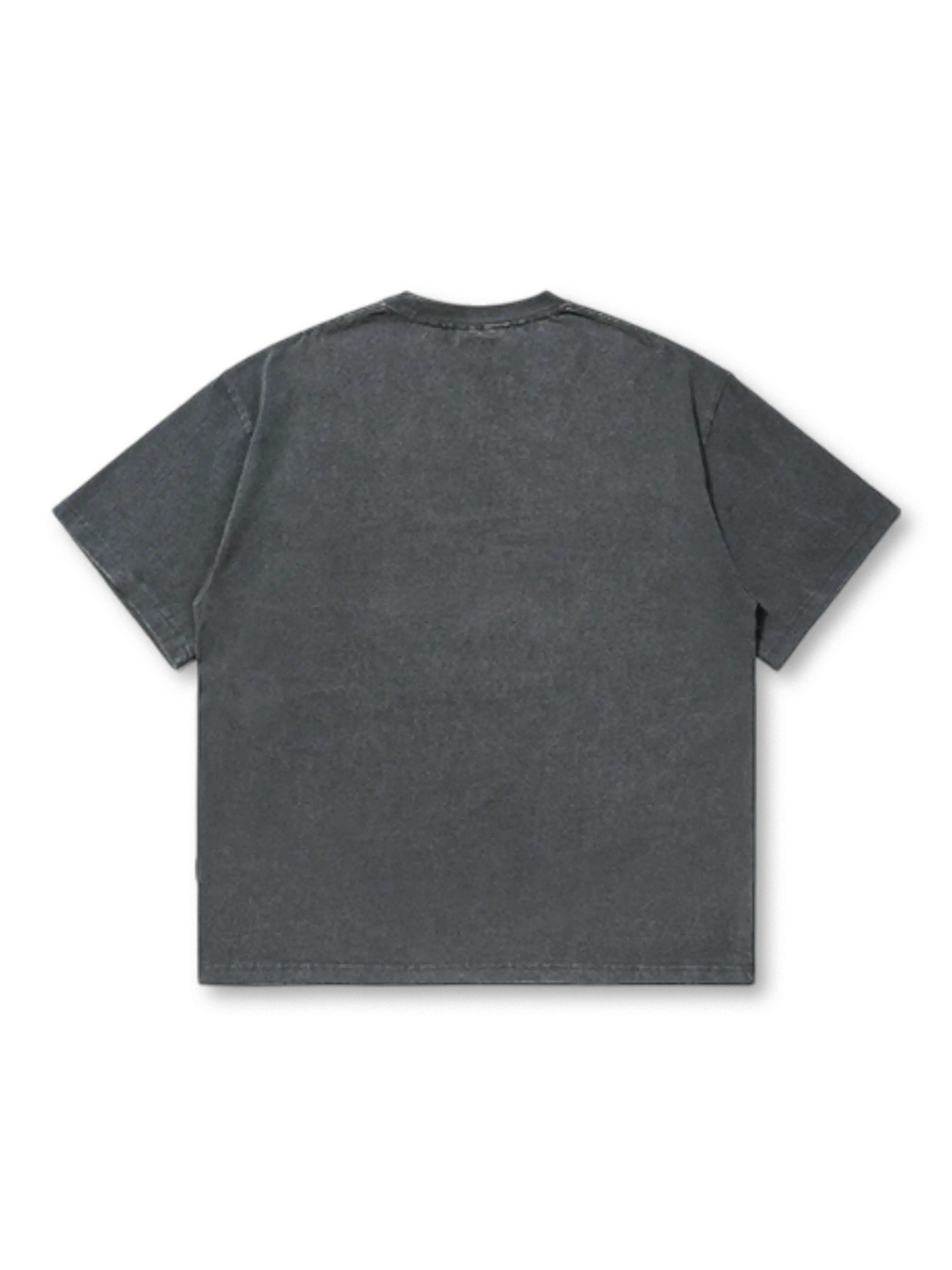 ヴィンテージ風の車プリントが施されたウォッシュ加工のTシャツ