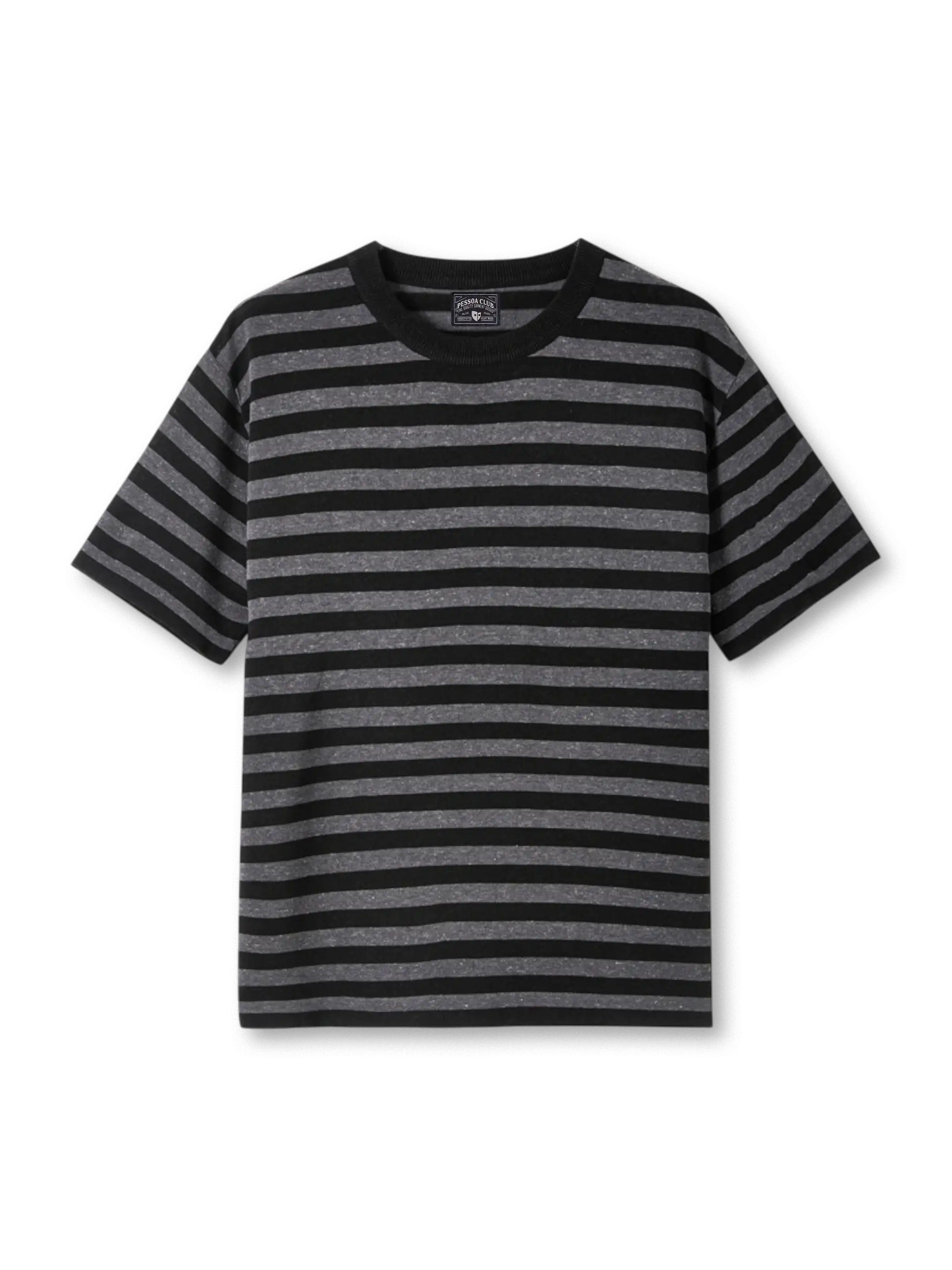 リネンブレンドボーダーニットTシャツの全身ビュー、丸みのあるボーダー柄とリブ編みネックディテールを強調。