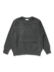 製品画像:Vネックセーター正面展示