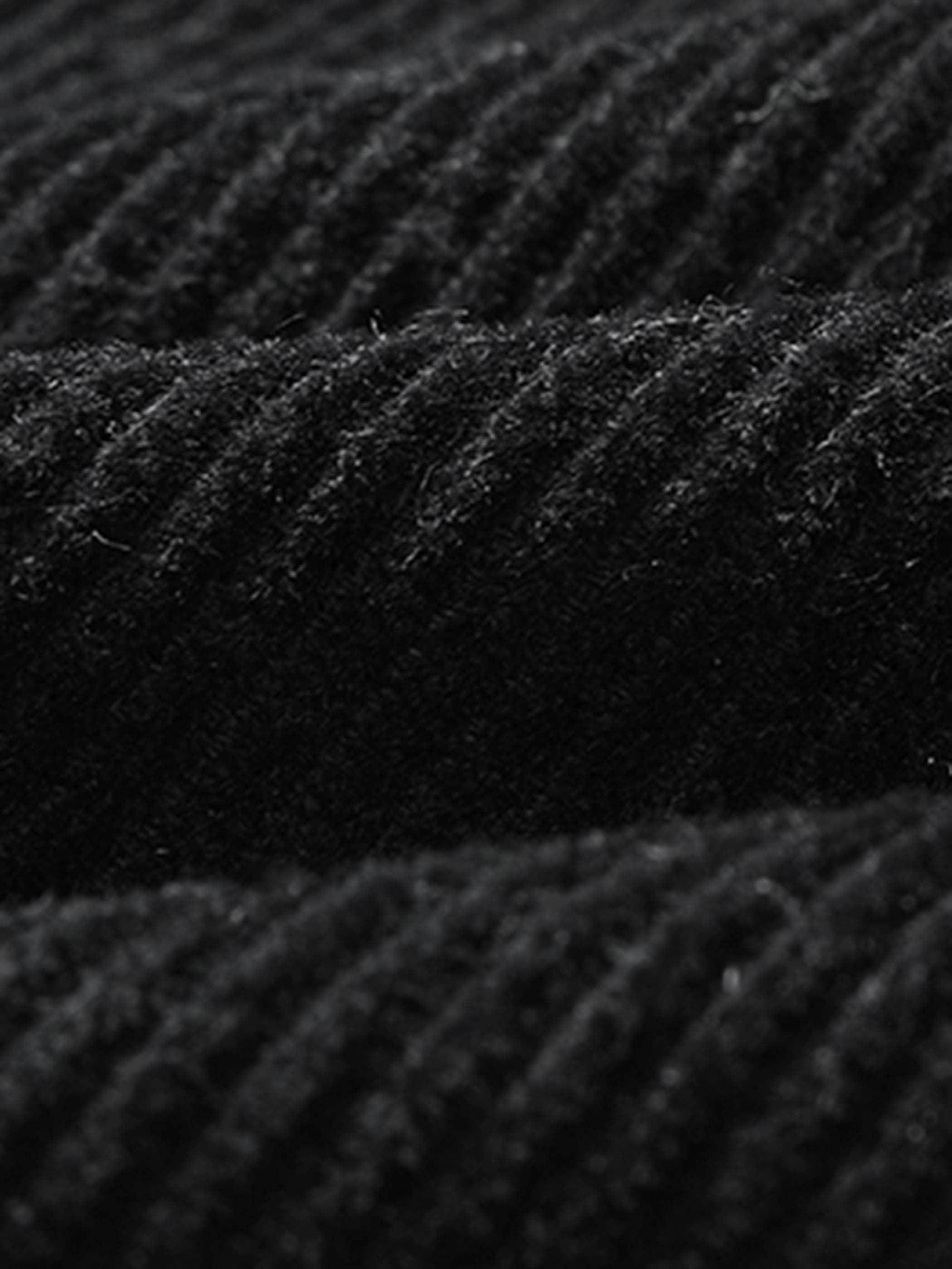 詳細画像:アーチ型カットとコーデュロイの質感ディテール