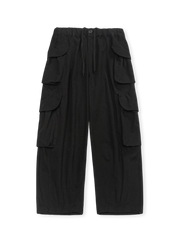 オリーブグリーンまたはチャコールブラックの重厚水洗いワークパンツ全体外観(多機能ポケットが際立つ)