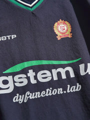 Vネック配色のフェイクレイヤードスウェット