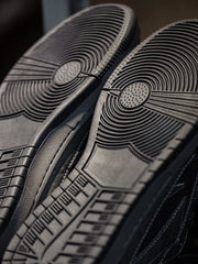 ブラックマンバ スニーカー