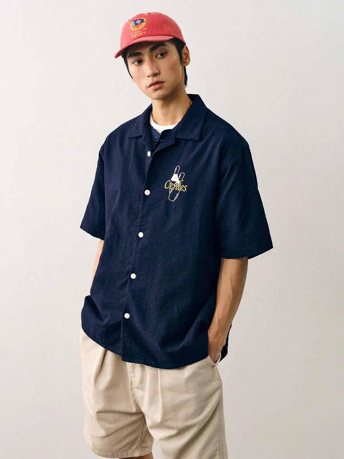 シャツを着用したスタイリング例