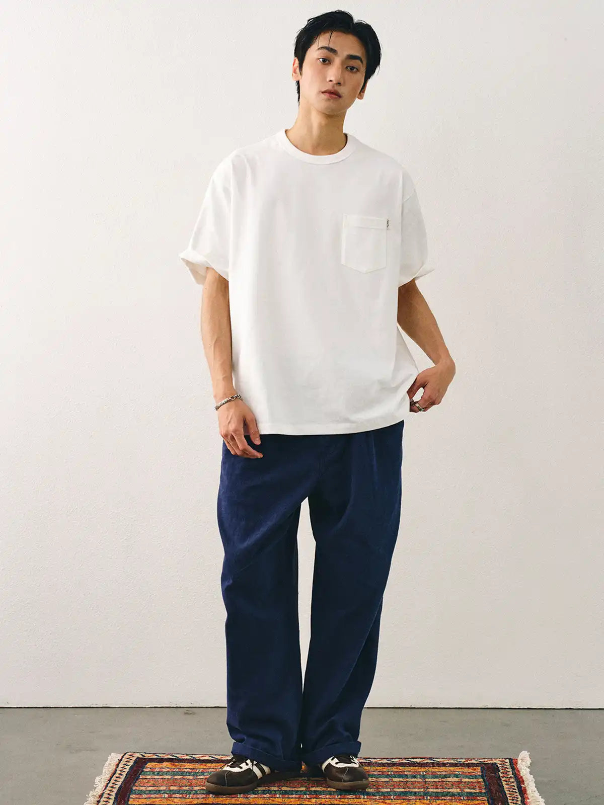 Tシャツを着用したスタイリング例