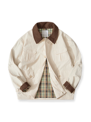 製品画像:
クラシックなイギリスのカントリースポーツスタイルを反映した多ポケットハンティングジャケット。防水素材とコーデュロイ襟で実用性抜群。
詳細画像:
チェック柄裏地と防水機能付き、多ポケットデザインのハンティングジャケット。レトロなイギリス風スタイル、アウトドアにも最適。