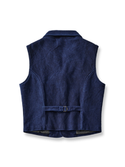 製品画像:
藍染刺子技法と現代的カットが融合した厚手ベスト。深みのあるクラシックなブルーと高品質な素材で作られ、秋冬シーズンにぴったり。
詳細画像:
600gの剣道着刺子生地を使用し、インディゴ染め技術で表現されたクラシックなブルー。実用性とレトロ感を兼ね備えた三つのポケットが便利なデザイン。