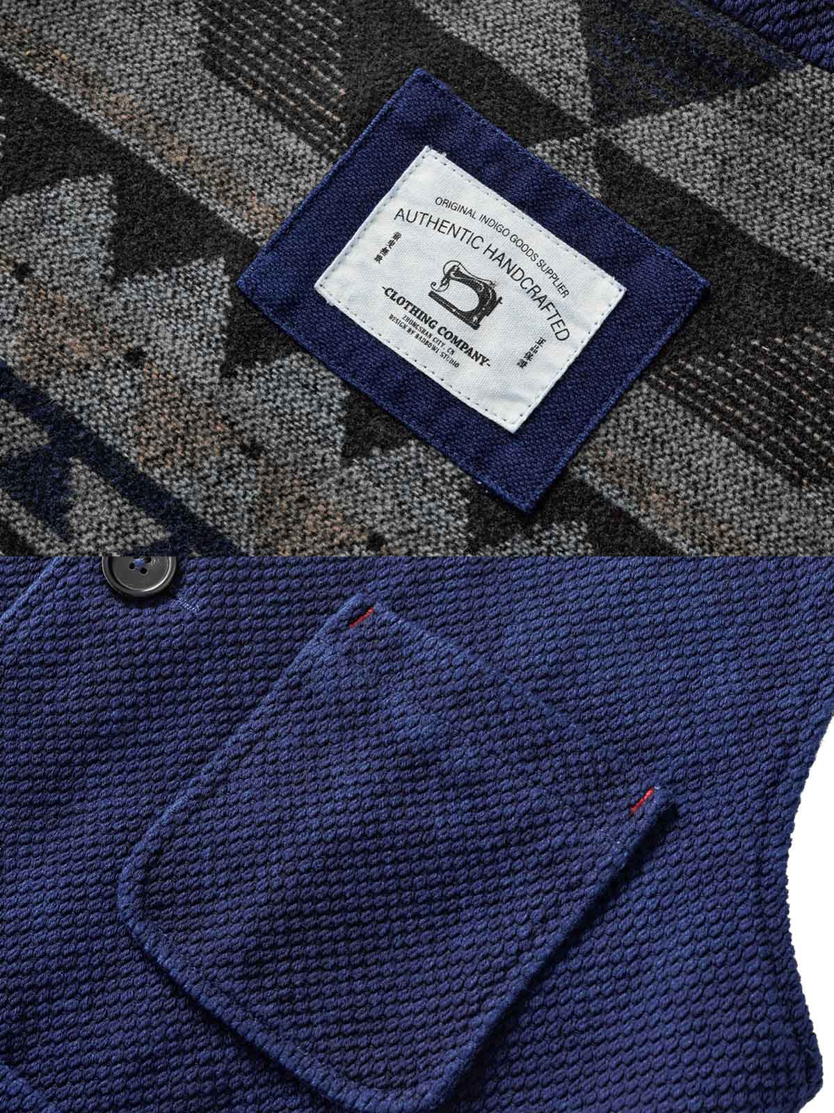 製品画像:
藍染刺子技法と現代的カットが融合した厚手ベスト。深みのあるクラシックなブルーと高品質な素材で作られ、秋冬シーズンにぴったり。
詳細画像:
600gの剣道着刺子生地を使用し、インディゴ染め技術で表現されたクラシックなブルー。実用性とレトロ感を兼ね備えた三つのポケットが便利なデザイン。